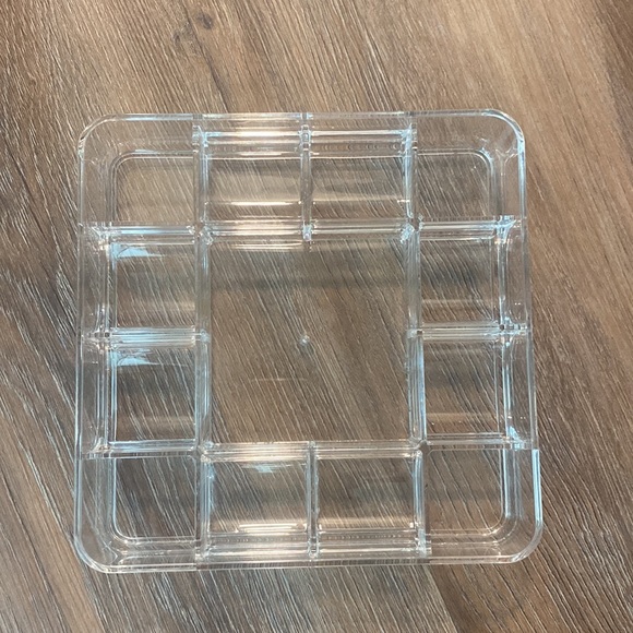 Amazon Essentials Clear Acrylic Jewelry Organizer Tray 13 Compartments - Picture 4 of 7